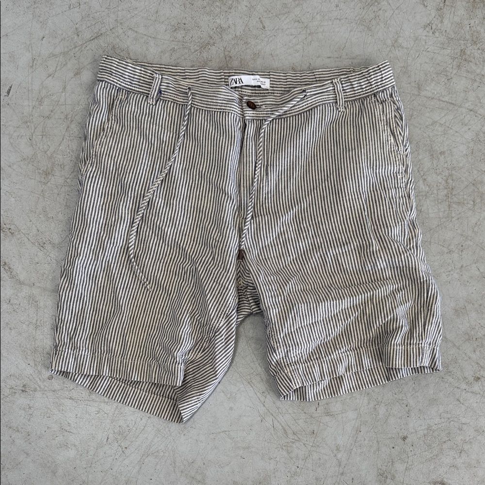 Zara Men's Pinstripe Shorts Size Medium - LIKE NEW - Drawstring and Button